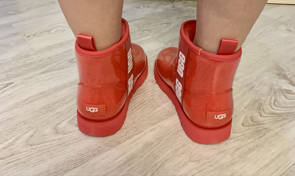 Яскраво-чарвоні UGG оригінал