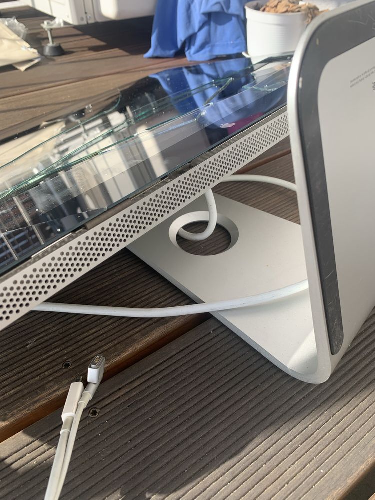 Monitor apple uszkodzony