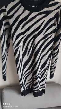Sukienka dzianinowa zebra dopasowana