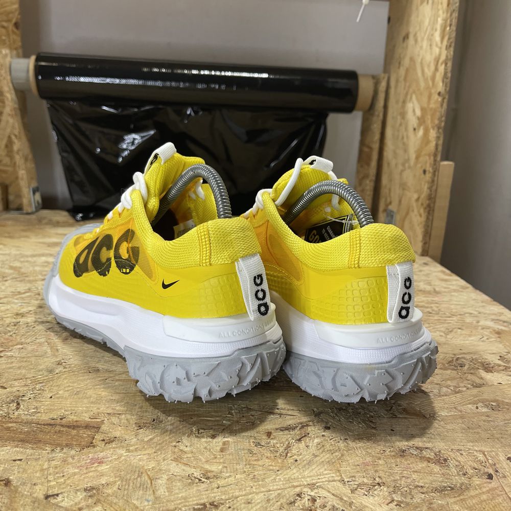 Чоловічі кросівки Nike ACG Mountain Fly 2 Yellow White