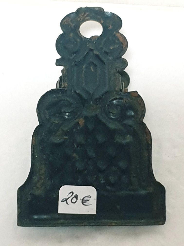 Antigas molas para papeis de mesa secretária