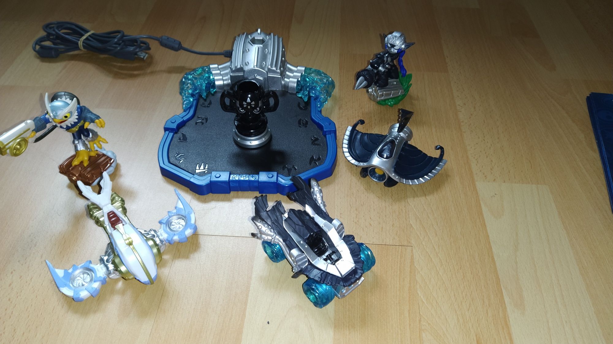 Skylanders Superchargers: figurki, puchar, pojazdy, portal, gra,