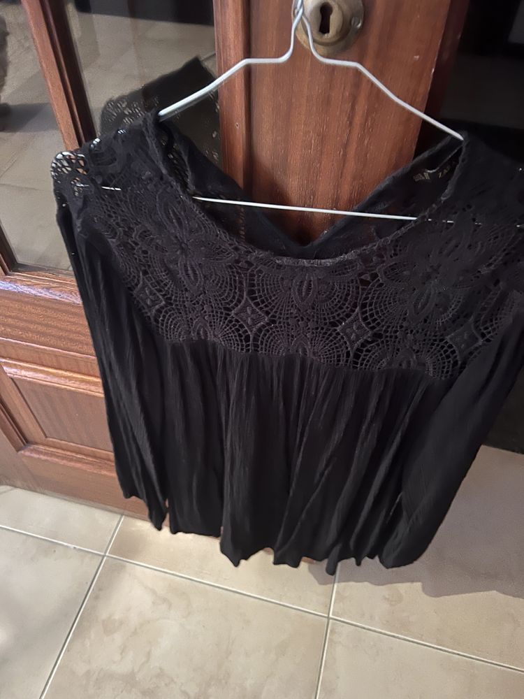 Camisa preta com parte de cima em croche M/L