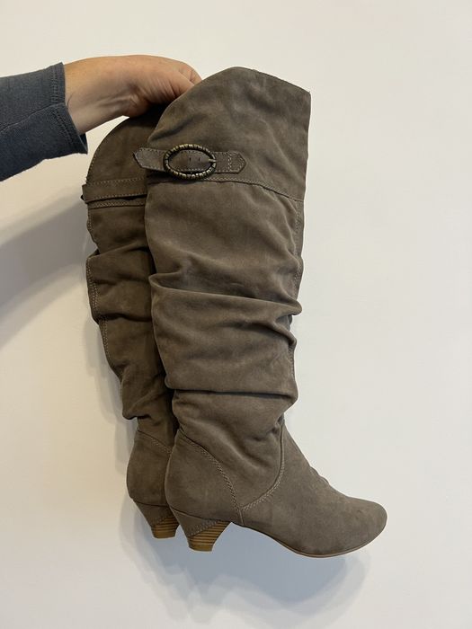 Бежеві чоботи- ботфорти 36 розмір