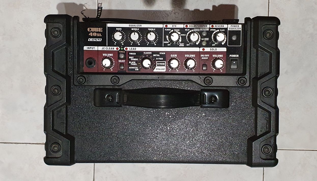 Amplificador Roland  Cube 40 XL + Zoom G5 conjunto