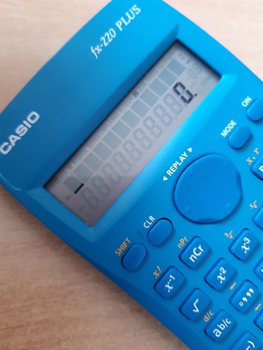 Науковий калькулятор Casio fx-220 PLUS