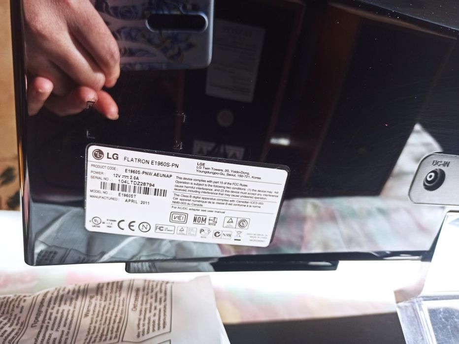 Монітор мишка клавіатура колонки