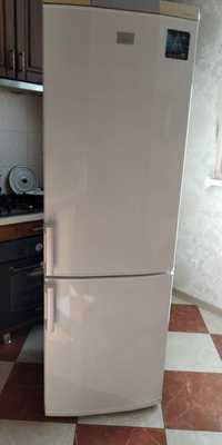 Холодильник AEG  ( вживане, в гарному стані)