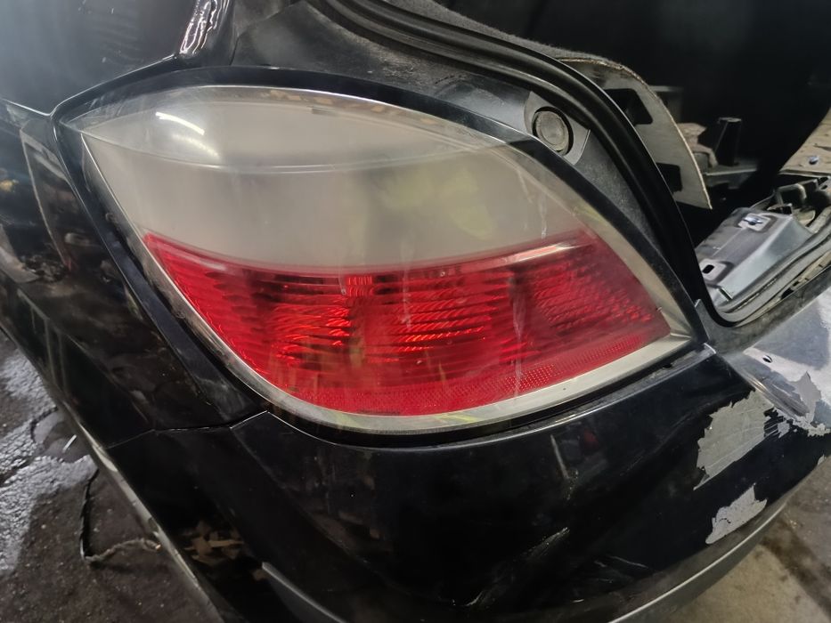 Lampa lewa tył Opel Astra H.