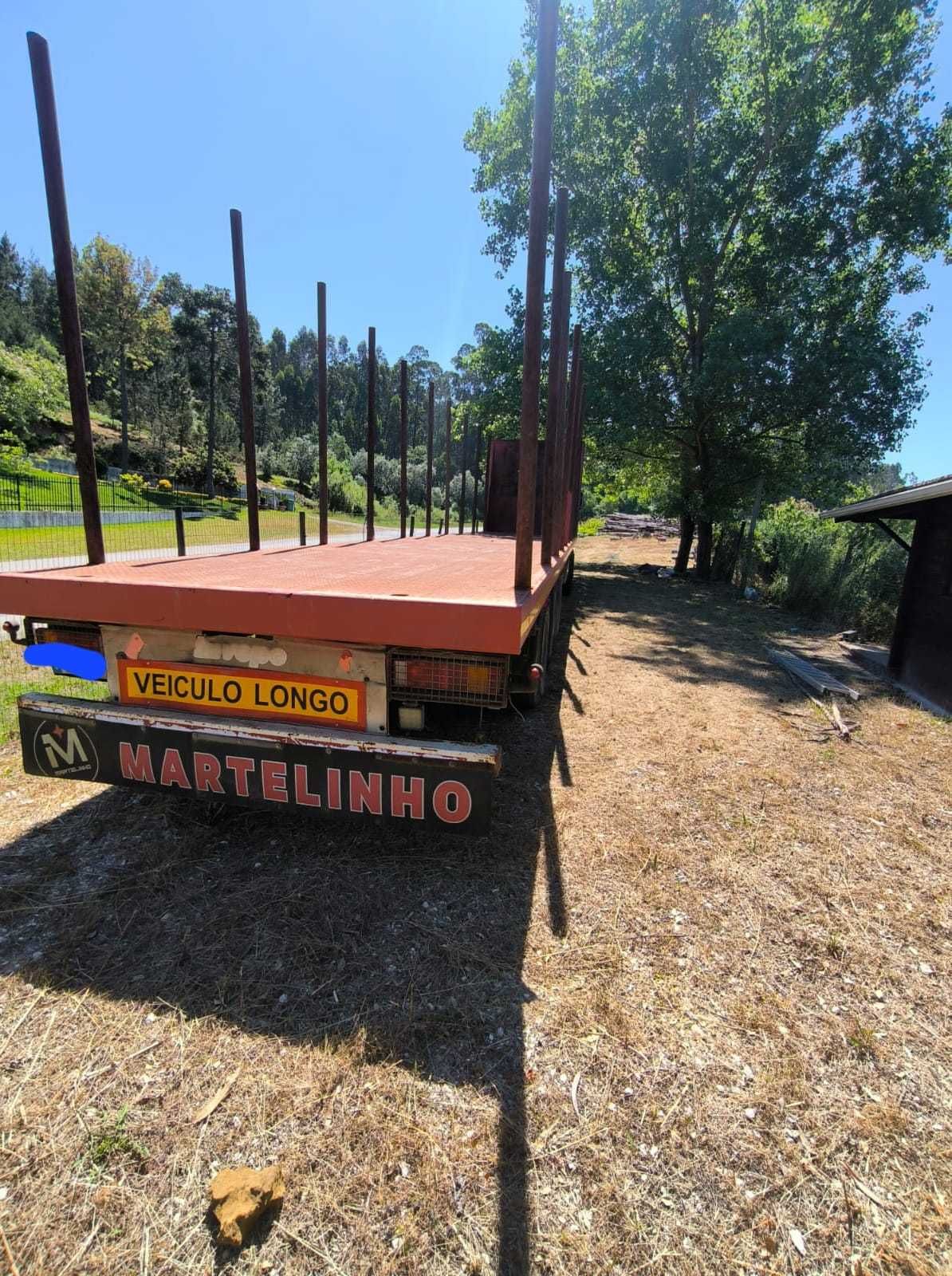 Conjunto camião e semi-reboque