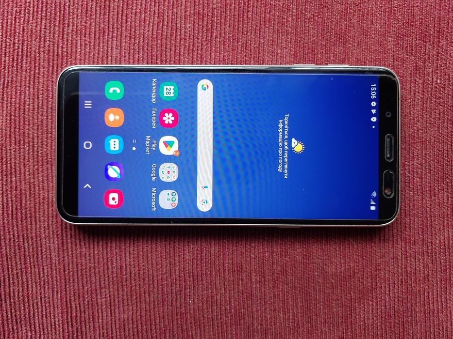 Смартфон Samsung J6 (J600F/DS) 32 gold (SMJ600FZKDSEK)
Працює коррект