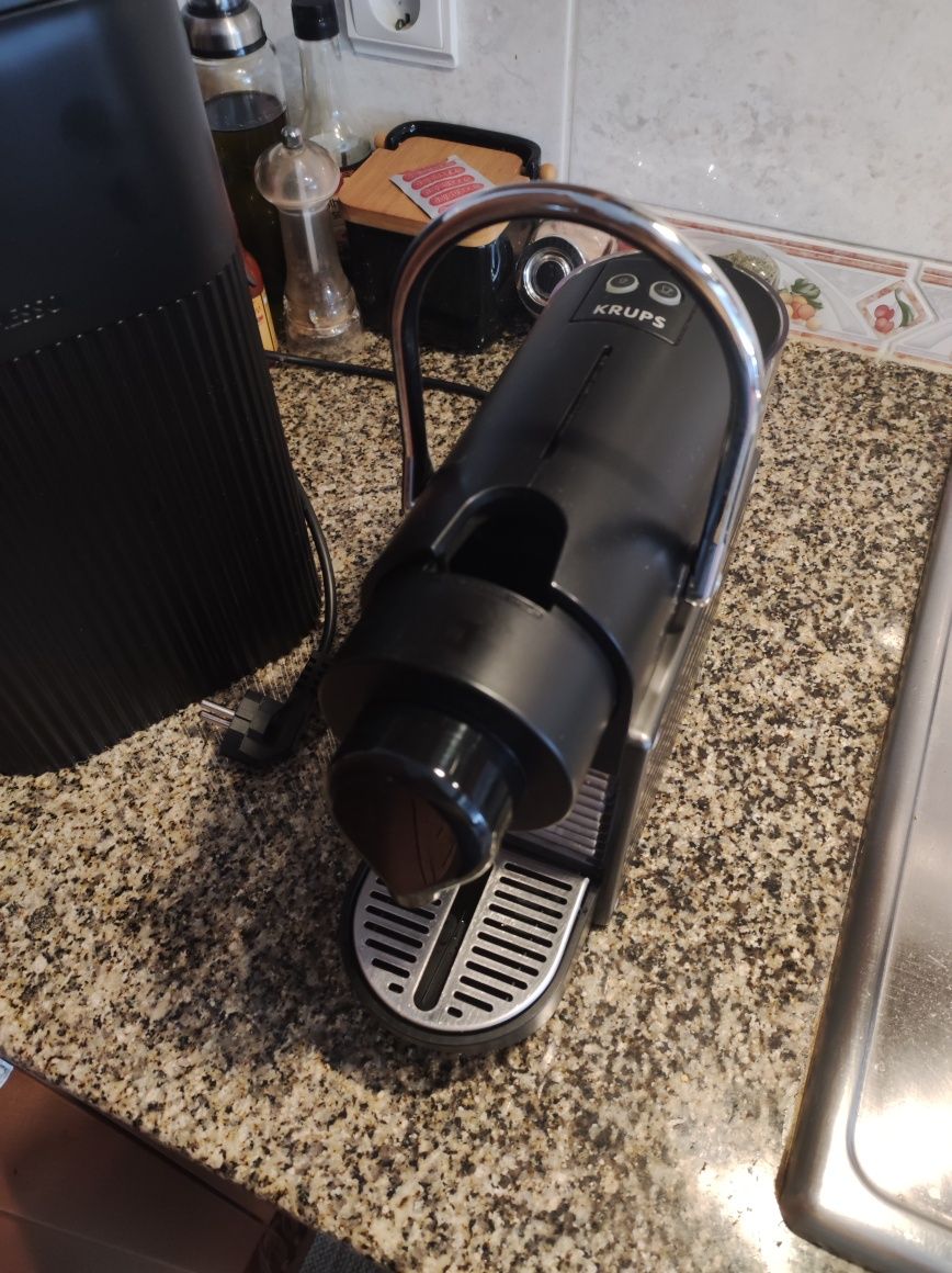 Máquina Nespresso Pixie