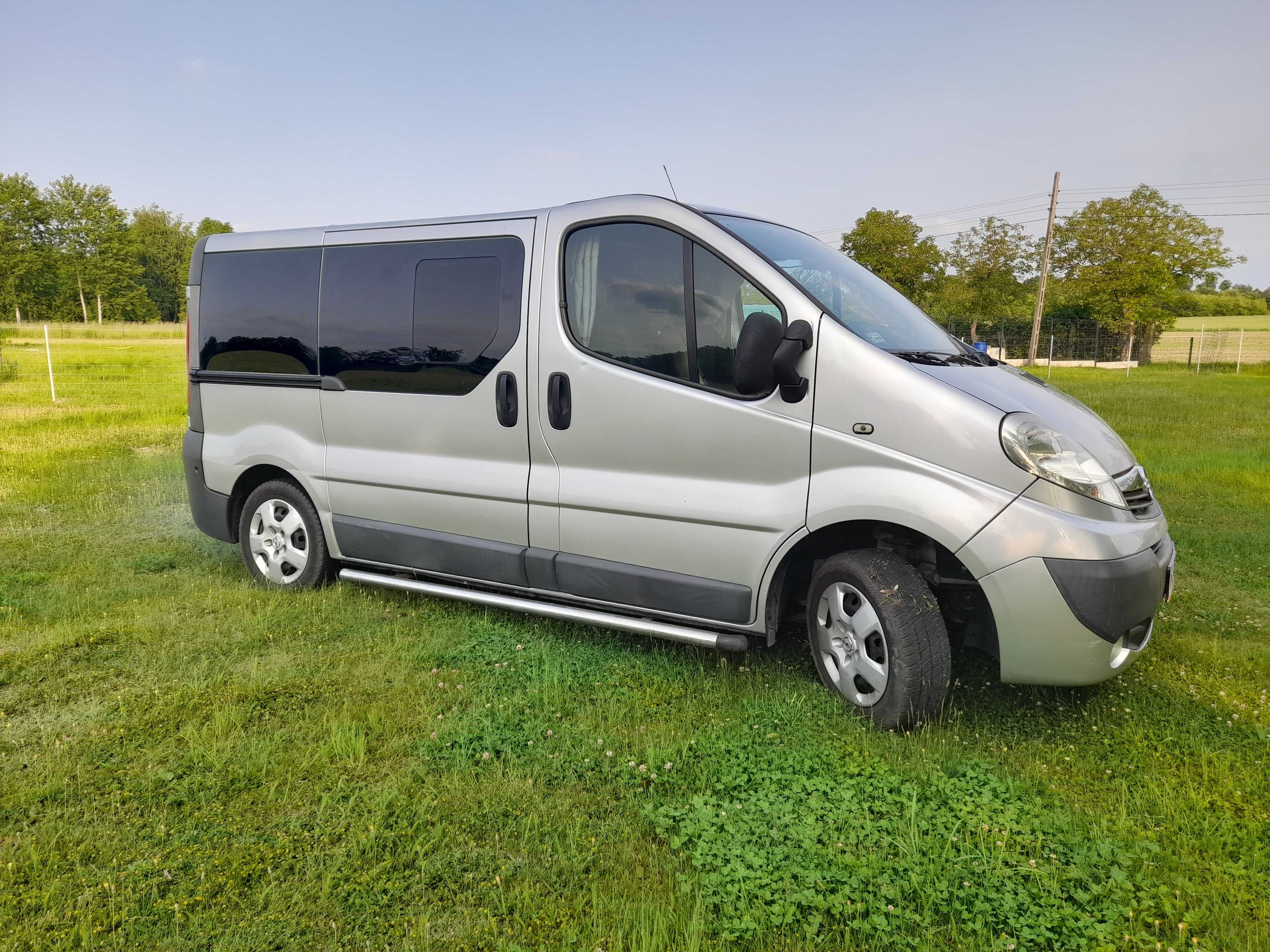 Opel Vivaro 2.0 CDTI 9 os./camper