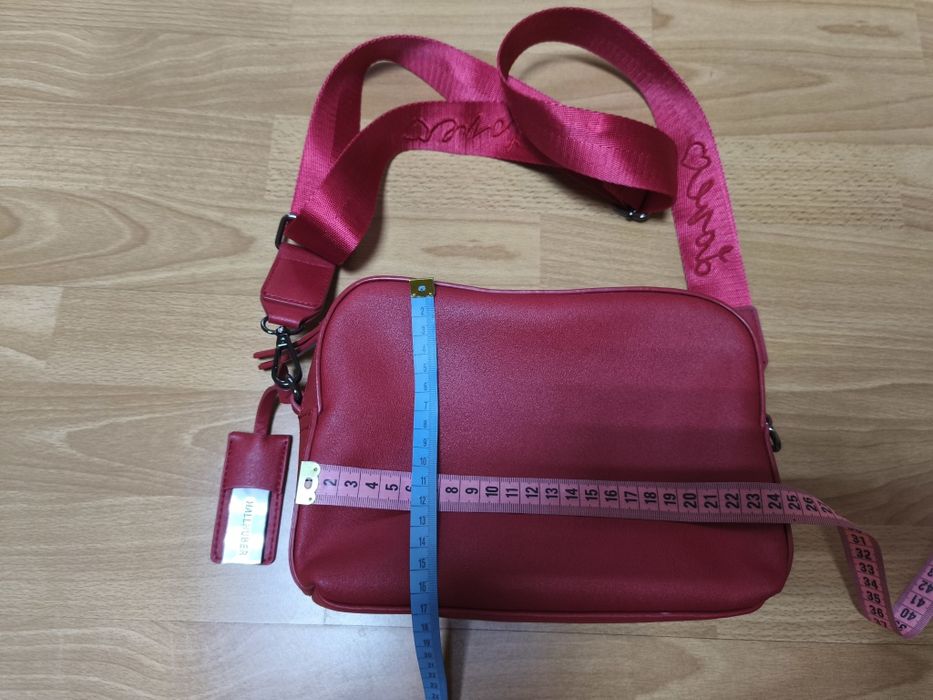 Червона жіноча сумка