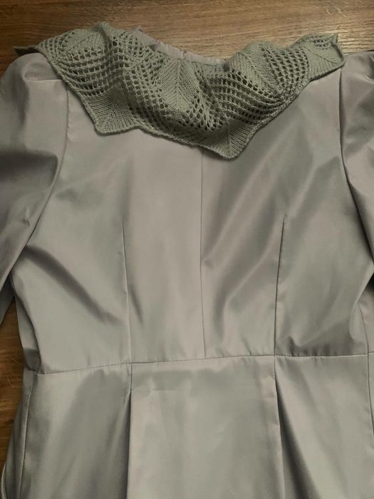 Плащ оригінальний з в'язаним оздобленням