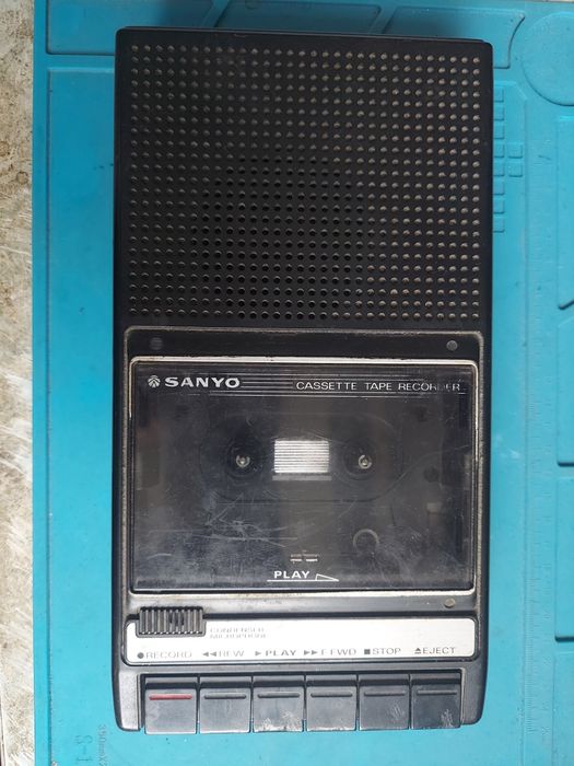 Касетний магнітофон Sanyo slim 1