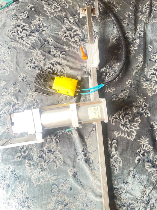 Гильотина и кондуктор для фурнитуры петель дверей