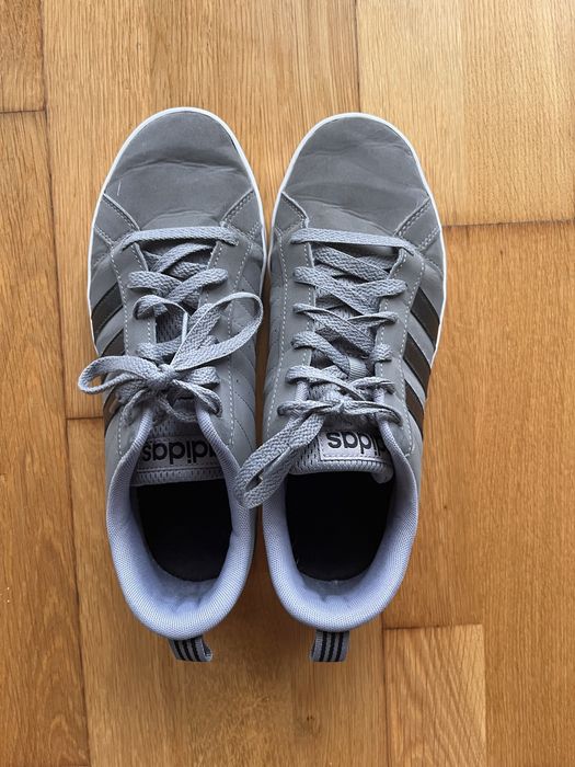 Sapatos Adidas tamanho 41 1/3