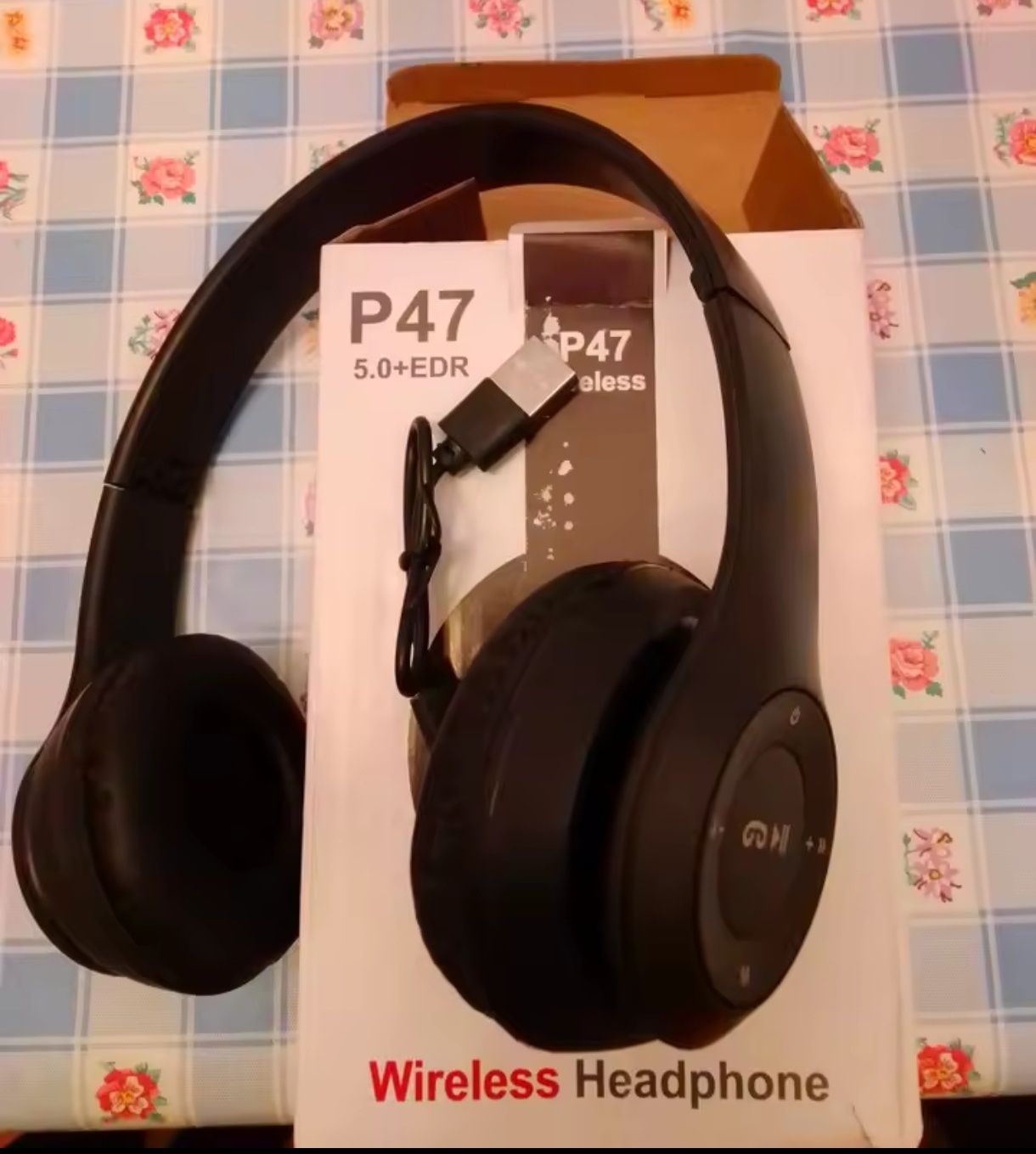 Nowe słuchawki bezprzewodowe bluetooth czarne
