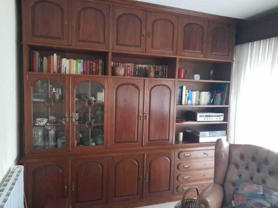 Armário de Sala Multiusos em Madeira Maciça