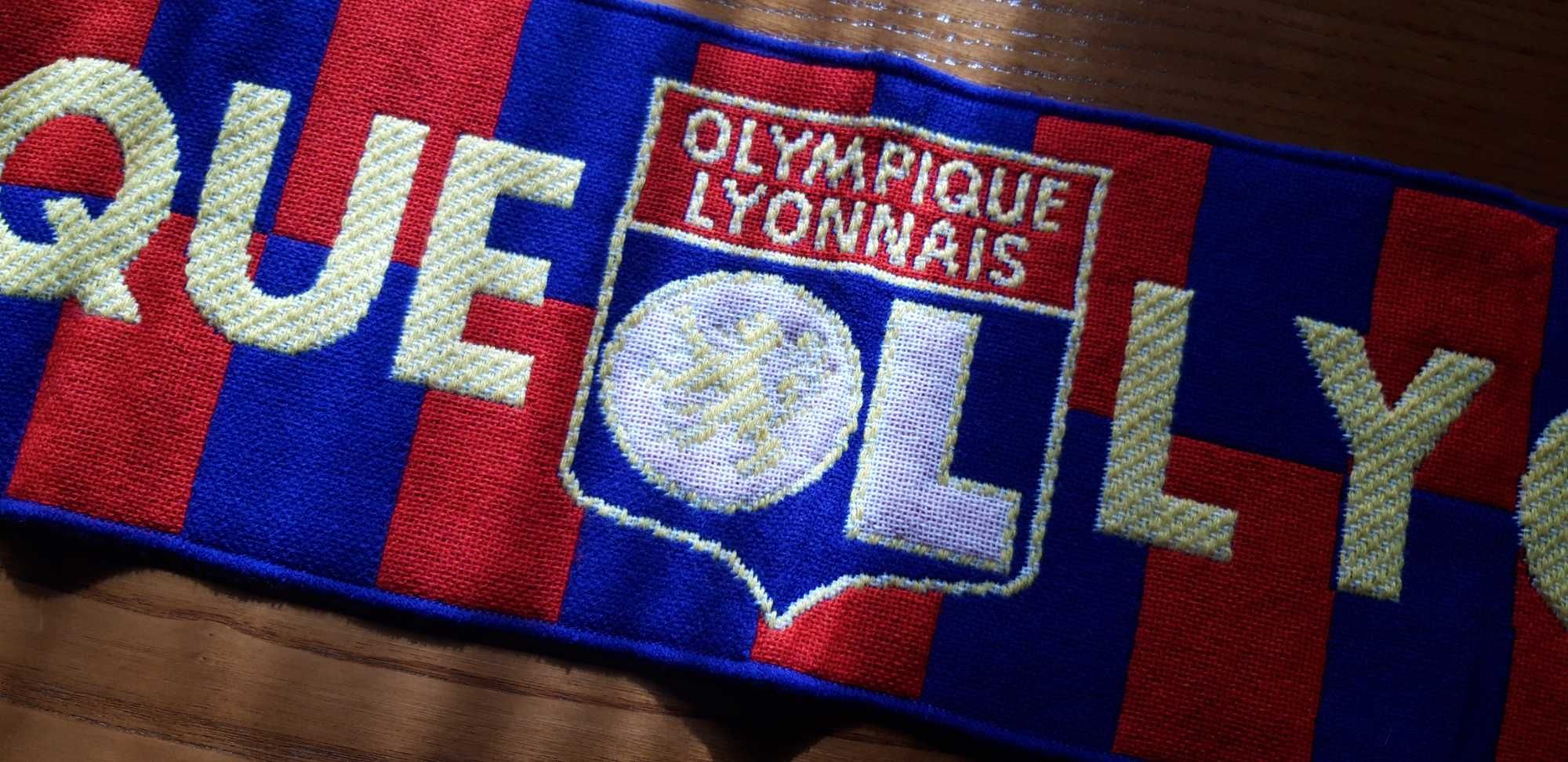 Cachecol Equipa de futebol "Olympique Lyonnais" - NOVO.