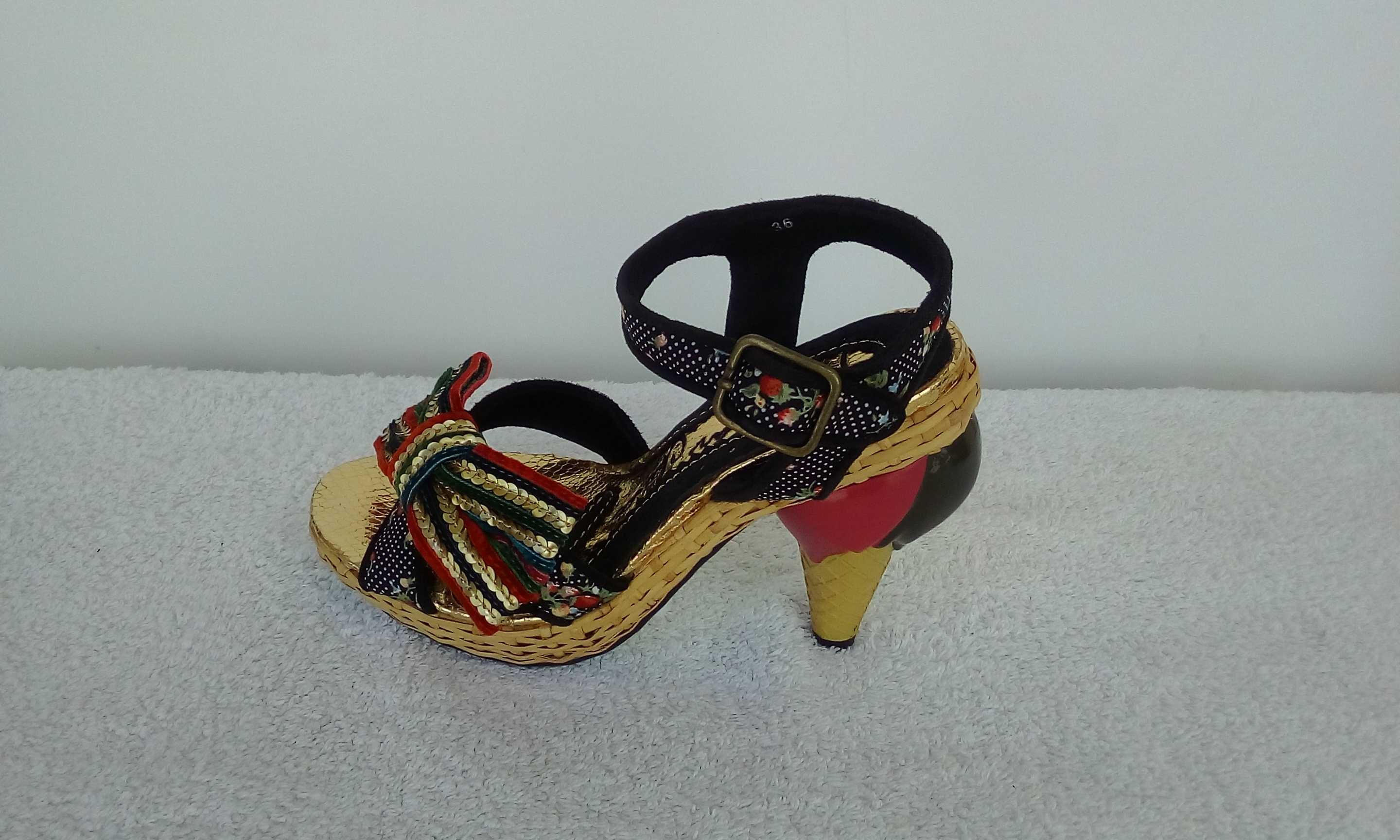 Sapato IRREGULAR CHOICE Tamanho 36 e  39 Novos