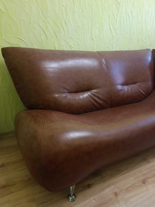 Продам диван  офісний.