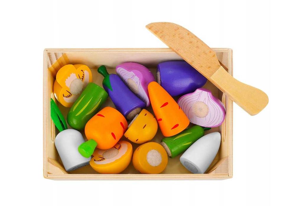 Zestaw drewnianych warzyw do krojenia na rzep w skrzynce