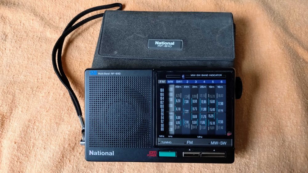 Mini radio portatil raro National/Panasonic RF-B10 8 Bandas