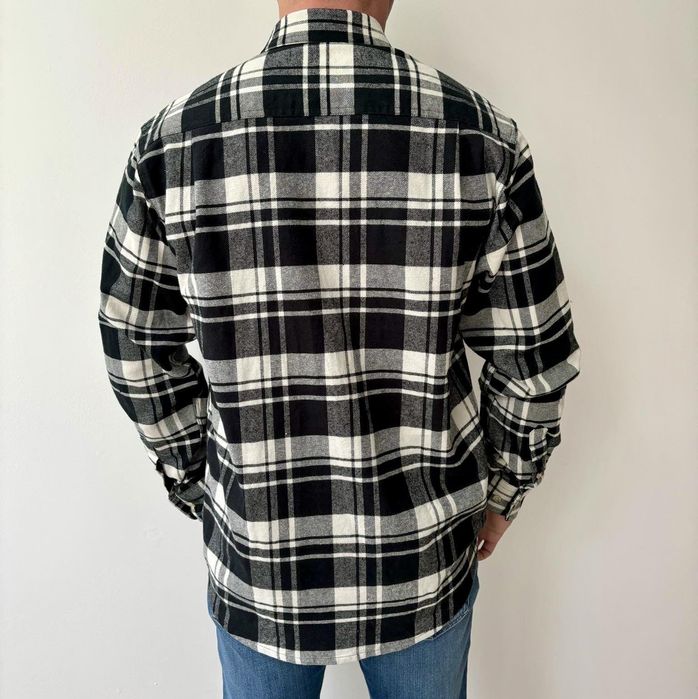 Pinewood koszula w kratę męska M/L
rozmiar M/L 
Kolor:biało czarna w k