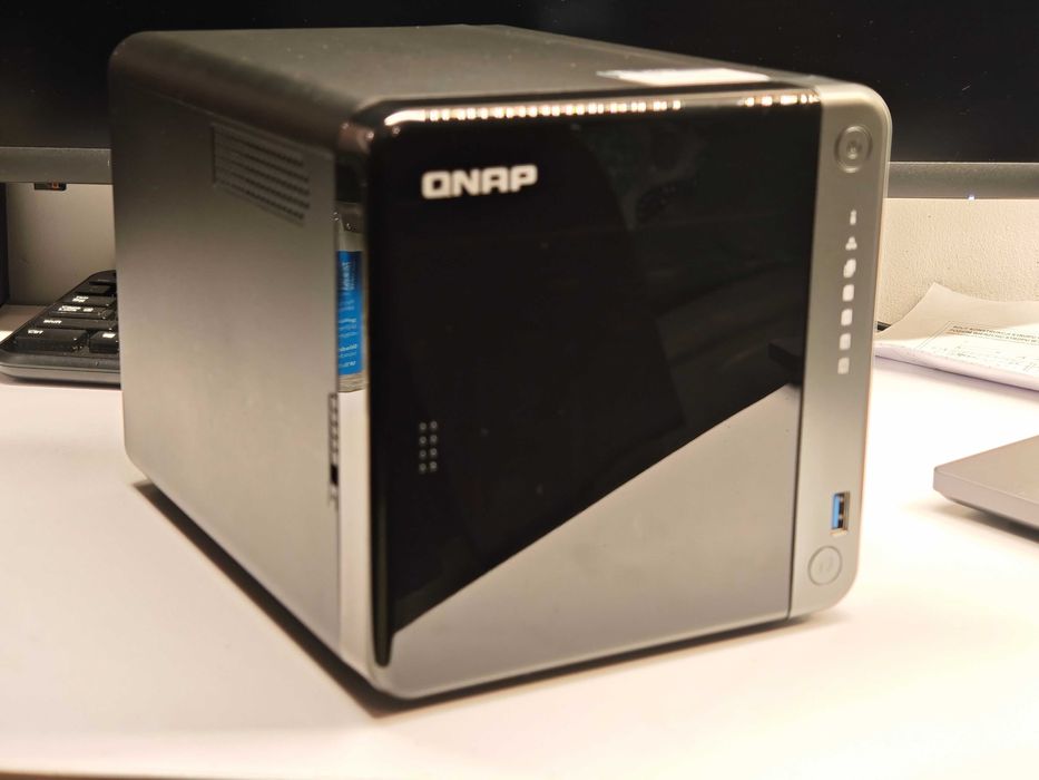 QNAP TS-453D 2x6TB 12GB RAM SSD karta QM2 2x512GB SSD