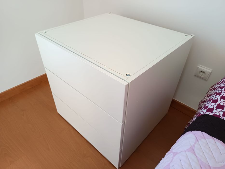 Móvel de arrumação PLATSA da IKEA, com 3 gavetas.
Peça nova e em bom e