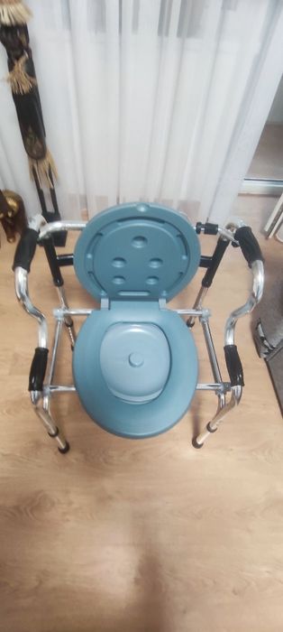 Совершенно новый прикроватный туалет