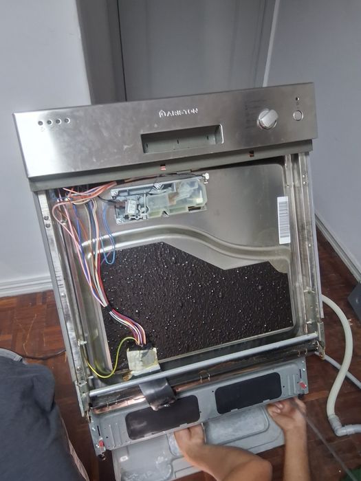 Arranjo de maquinas de lavar roupa e loiça multmarcas