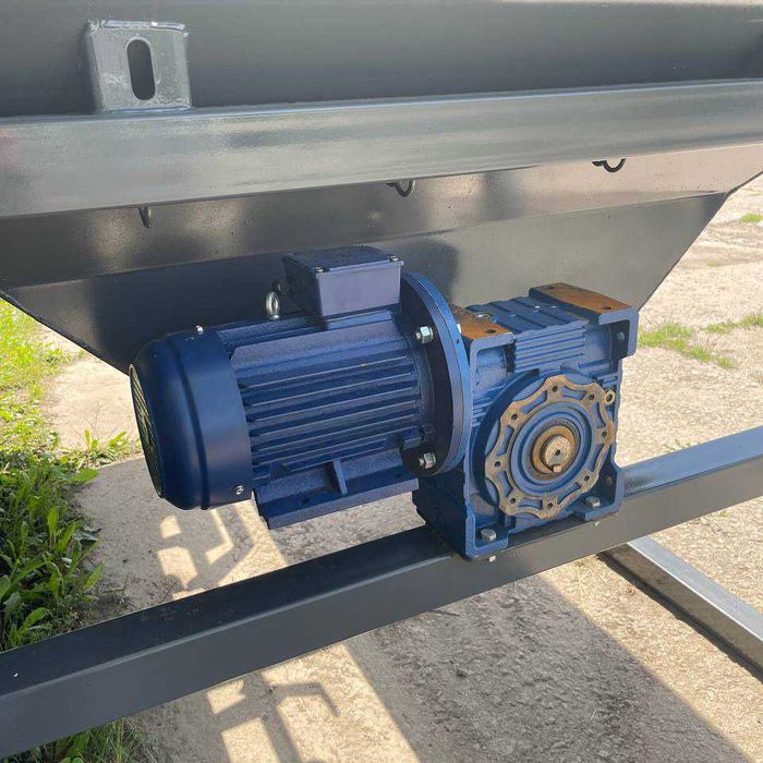 Бункер-накопичувач, конвеер, транспортер, зерна, цемента, питатель