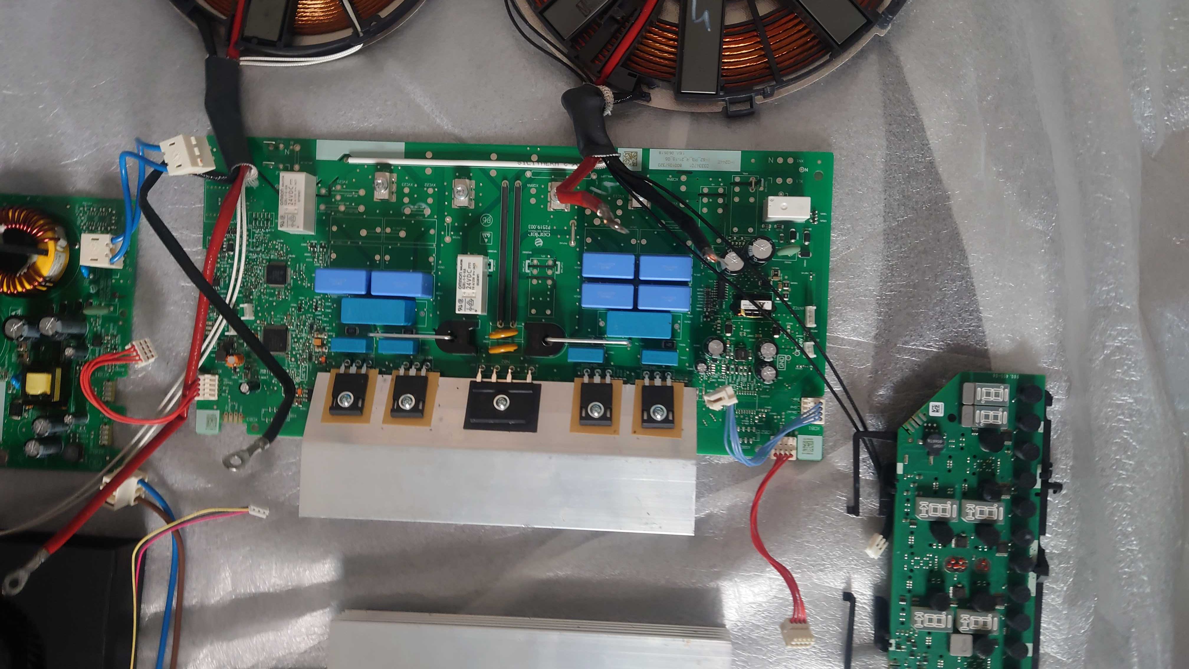 Bosch pie631FB1E elektronika - całe wnętrze