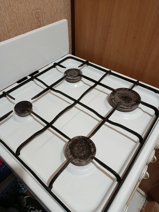 Продам газовую плиту Greta