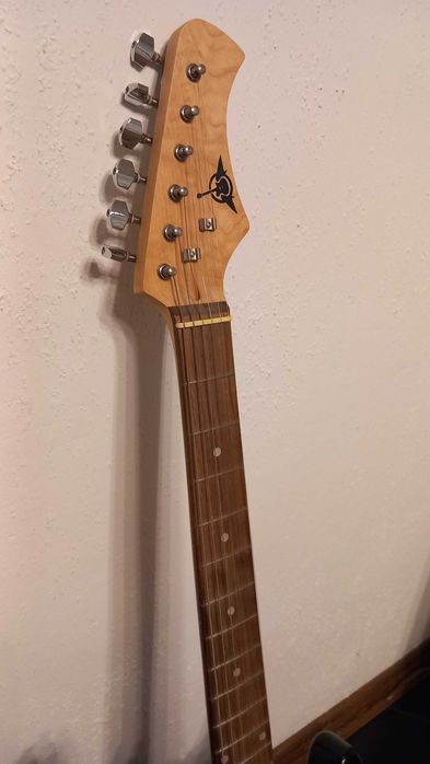 Mikołaj! Gitara typu Fender Stratocaster i wzm. GA 20  Watt