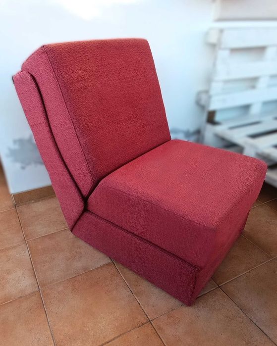 Sofá Cambalhota individual em tecido bordeaux