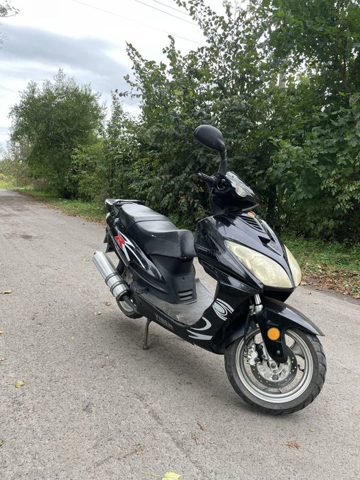 Продам скутер 150 кубів на документах