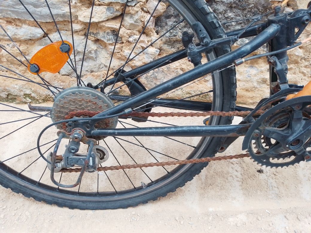 Bicicletas Azul laranja e rosa