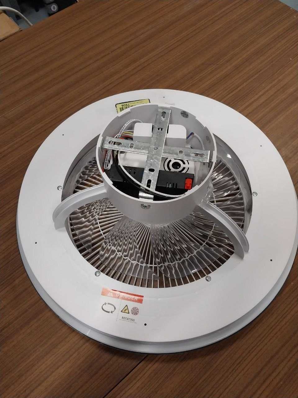 Ciche wentylator sufitowe z lampą LED