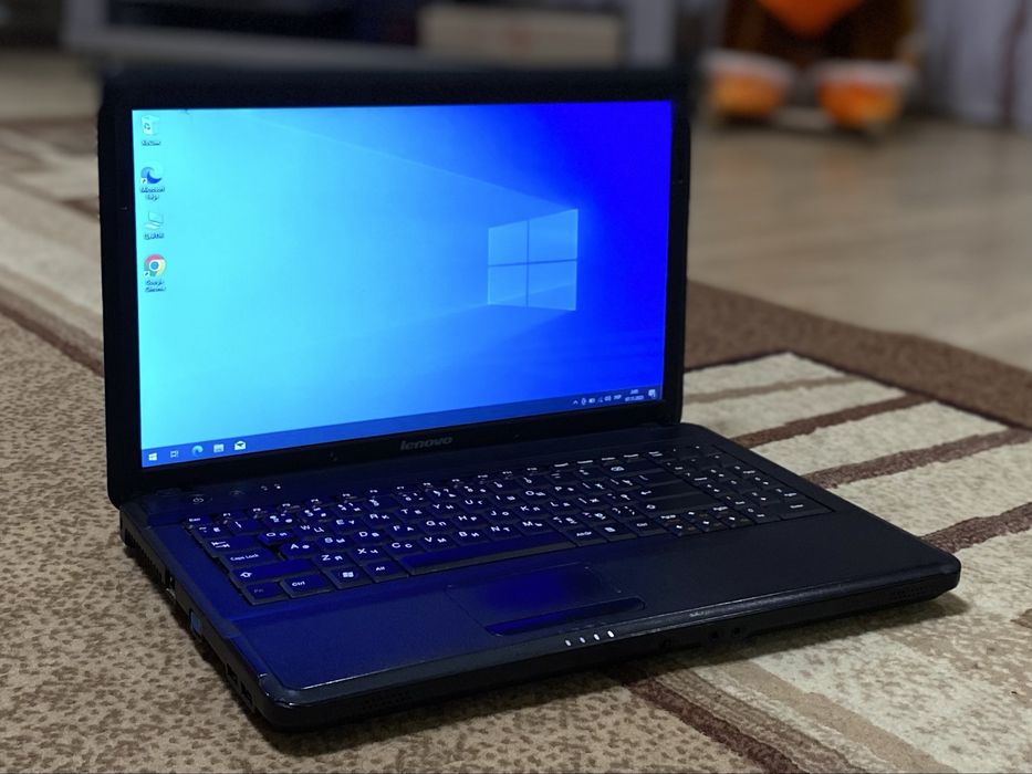 Продам ноутбук Леново 8 ГБ ОЗУ / батарея тримає 2.5год