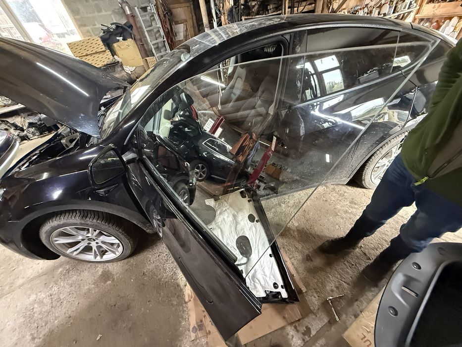 Tesla model Y скло стікло дверки ліве перед в наявності
