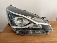 Toyota Yaris III  Lift Prawa Przednia Oryginalna Lampa Pęknieta