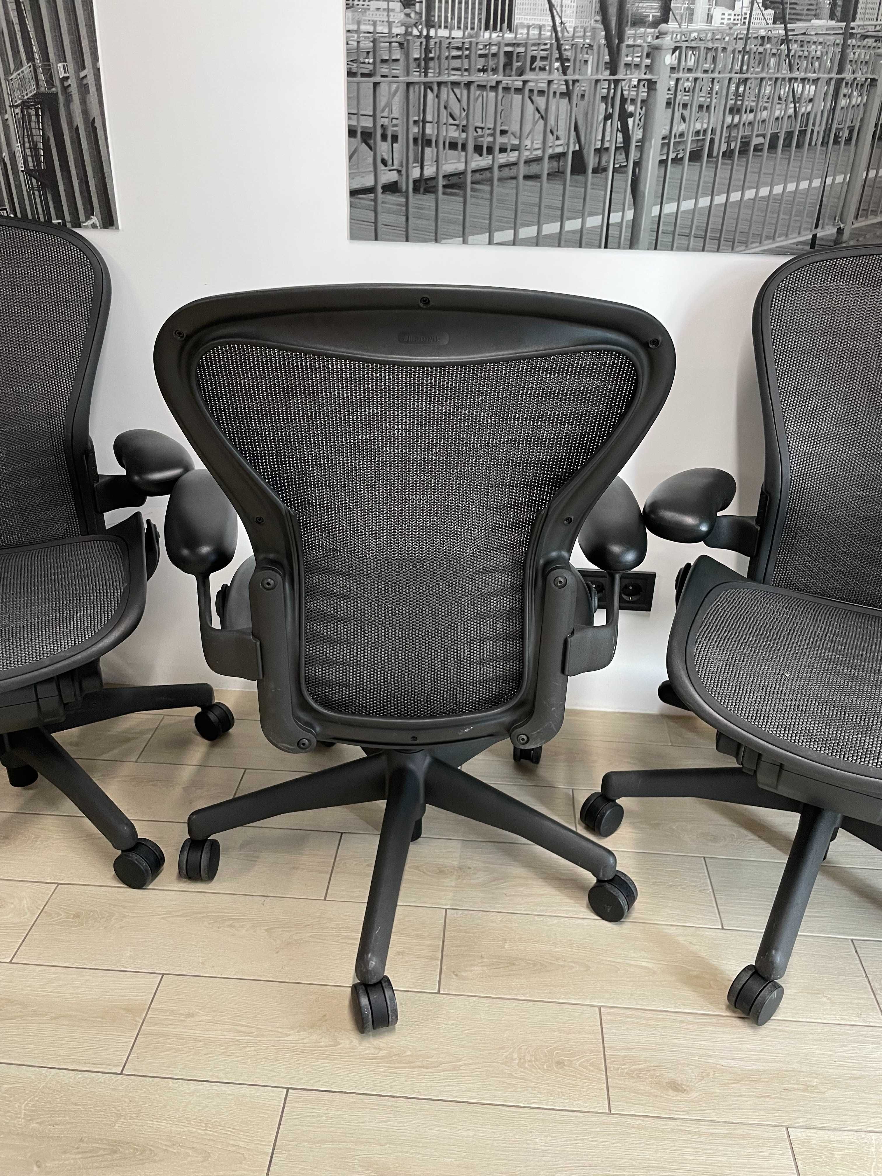 Herman Miller Aeron Size B крісло офісне