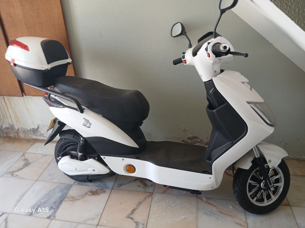 Moto electrica em bom estado