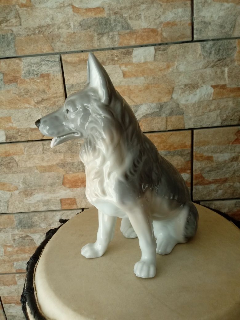Figurka porcelanowa siedzący piesek owczarek Royal Ashmore