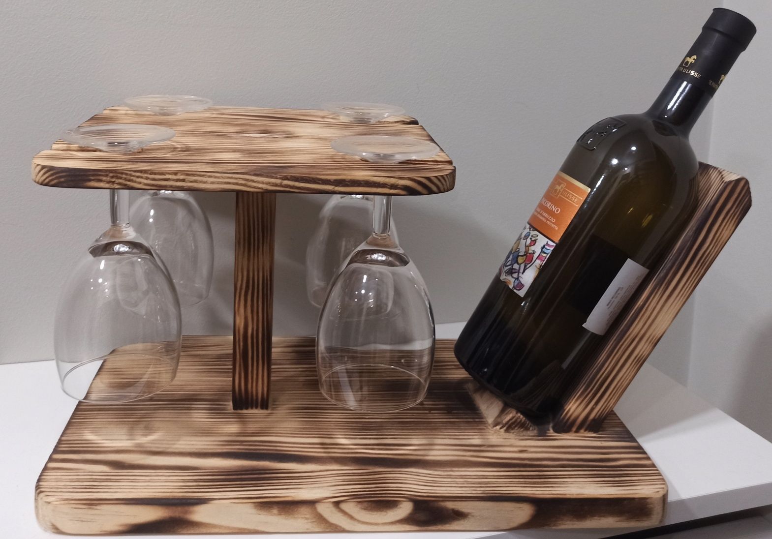 Stojak na wino, kieliszki