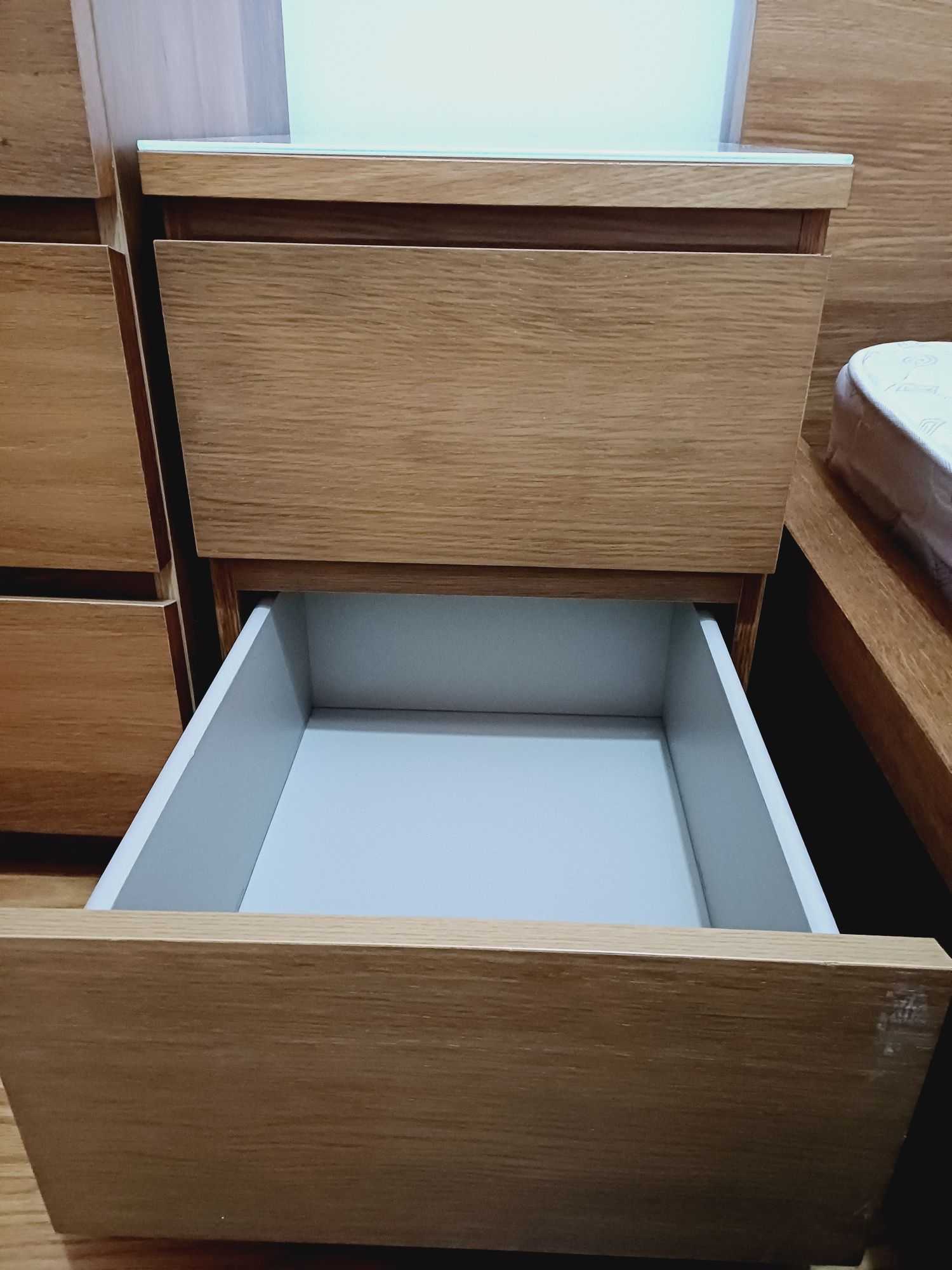 Vendo conjunto de mesa cabeceira Ikea